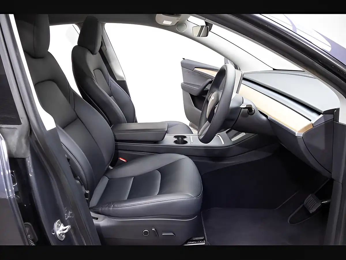 Used 2022 Tesla Model Y Long Range Grey - Interior and Exterior details 9