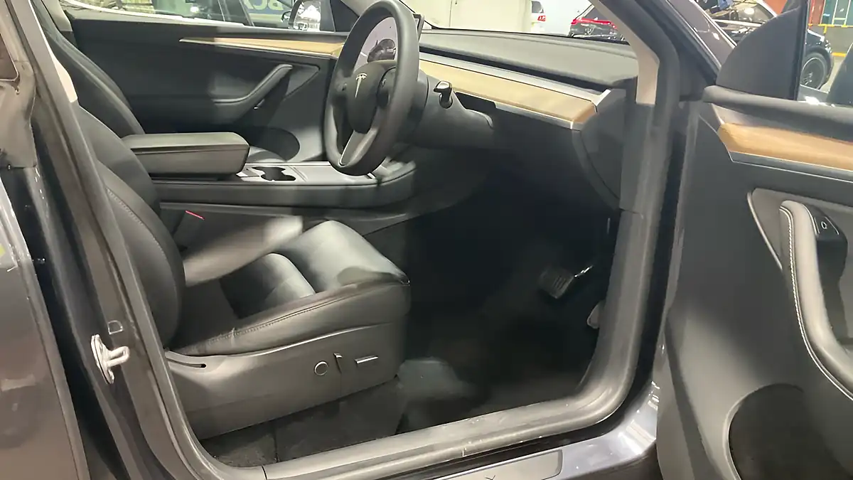 Used 2022 Tesla Model Y Long Range Grey - Interior and Exterior details 17