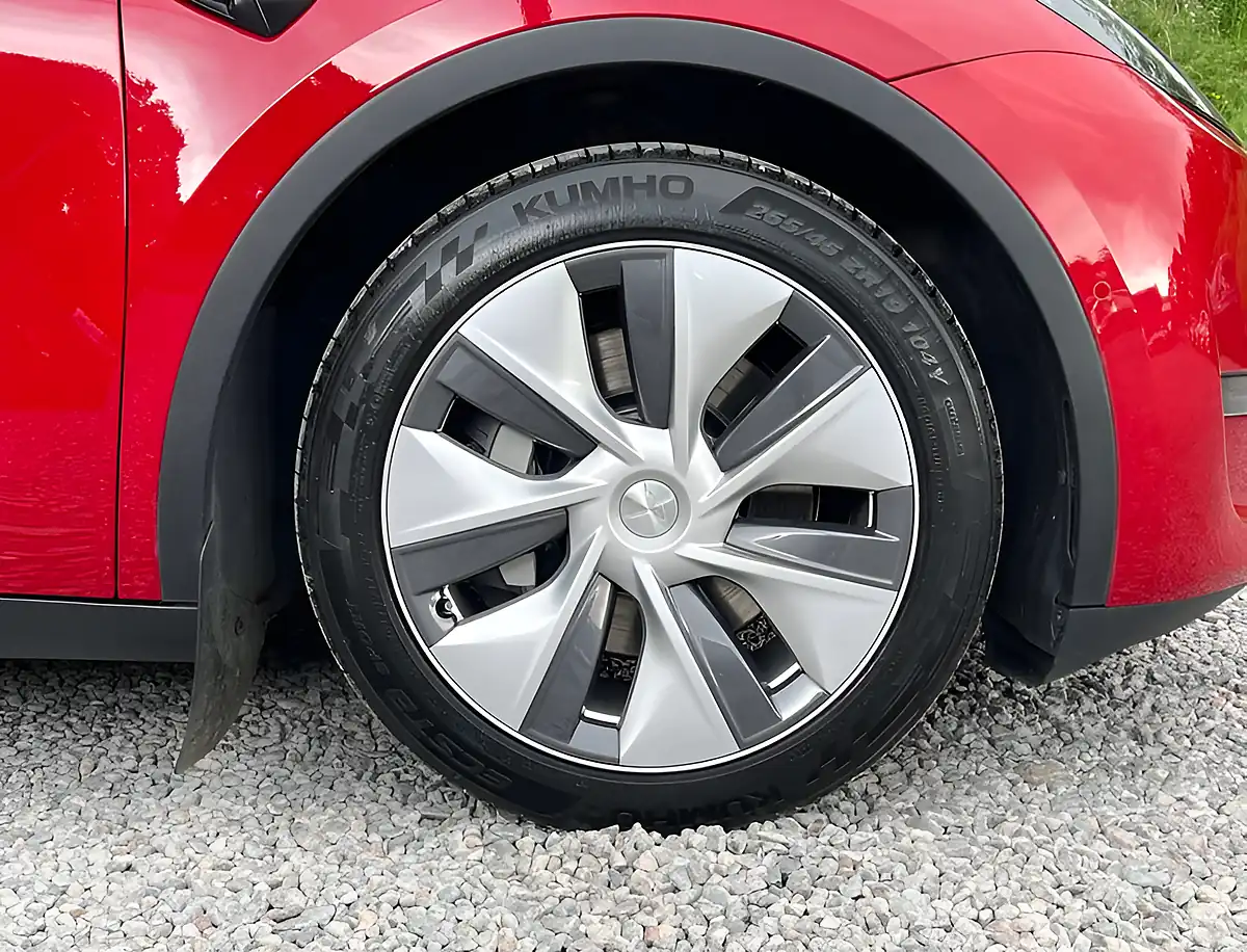 Used 2022 Tesla Model Y Long Range Midnight Cherry Red - Interior and Exterior details 11
