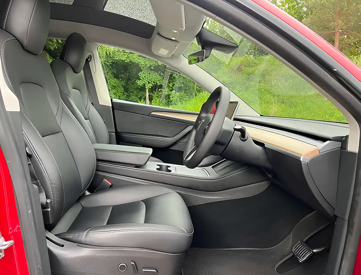 Used 2022 Tesla Model Y Long Range Midnight Cherry Red - Interior and Exterior details 15