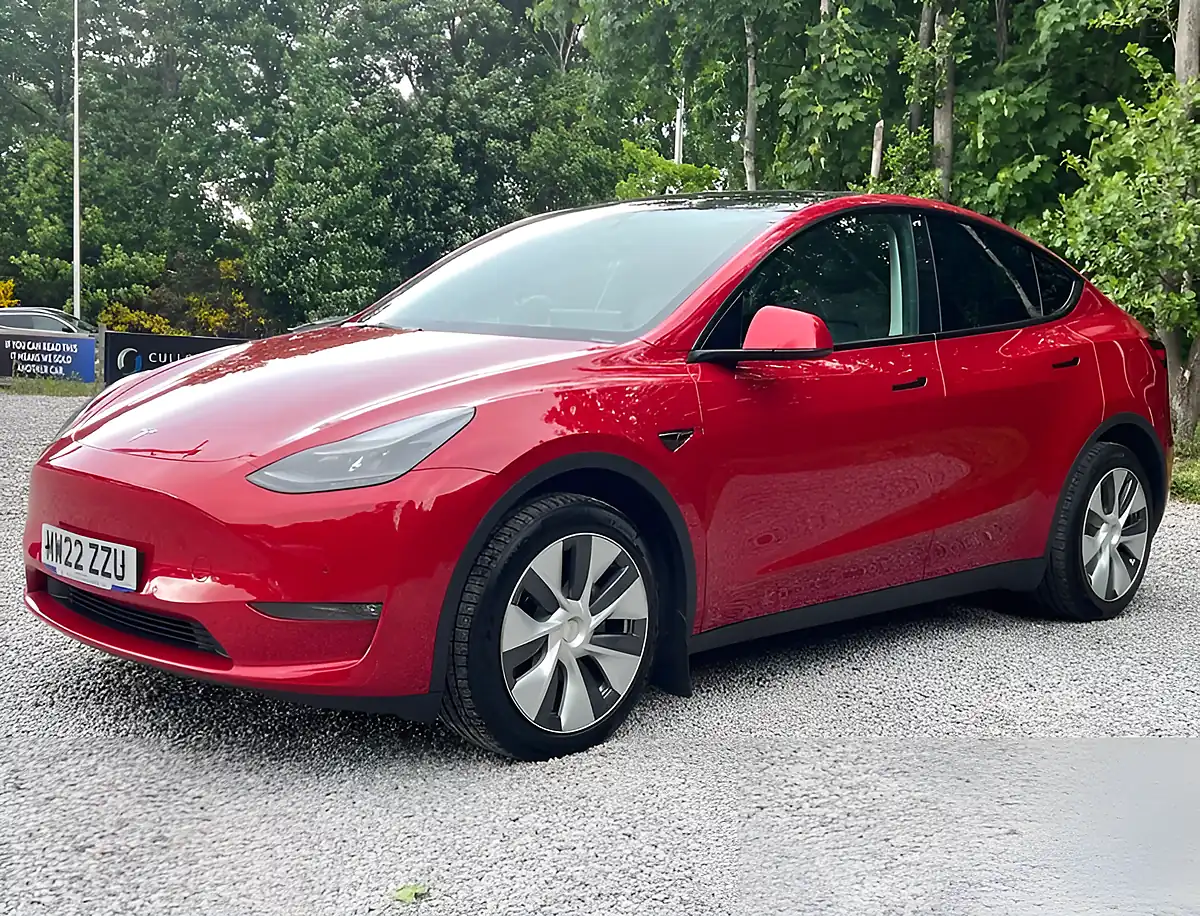 Used 2022 Tesla Model Y Long Range Midnight Cherry Red - Interior and Exterior details 8