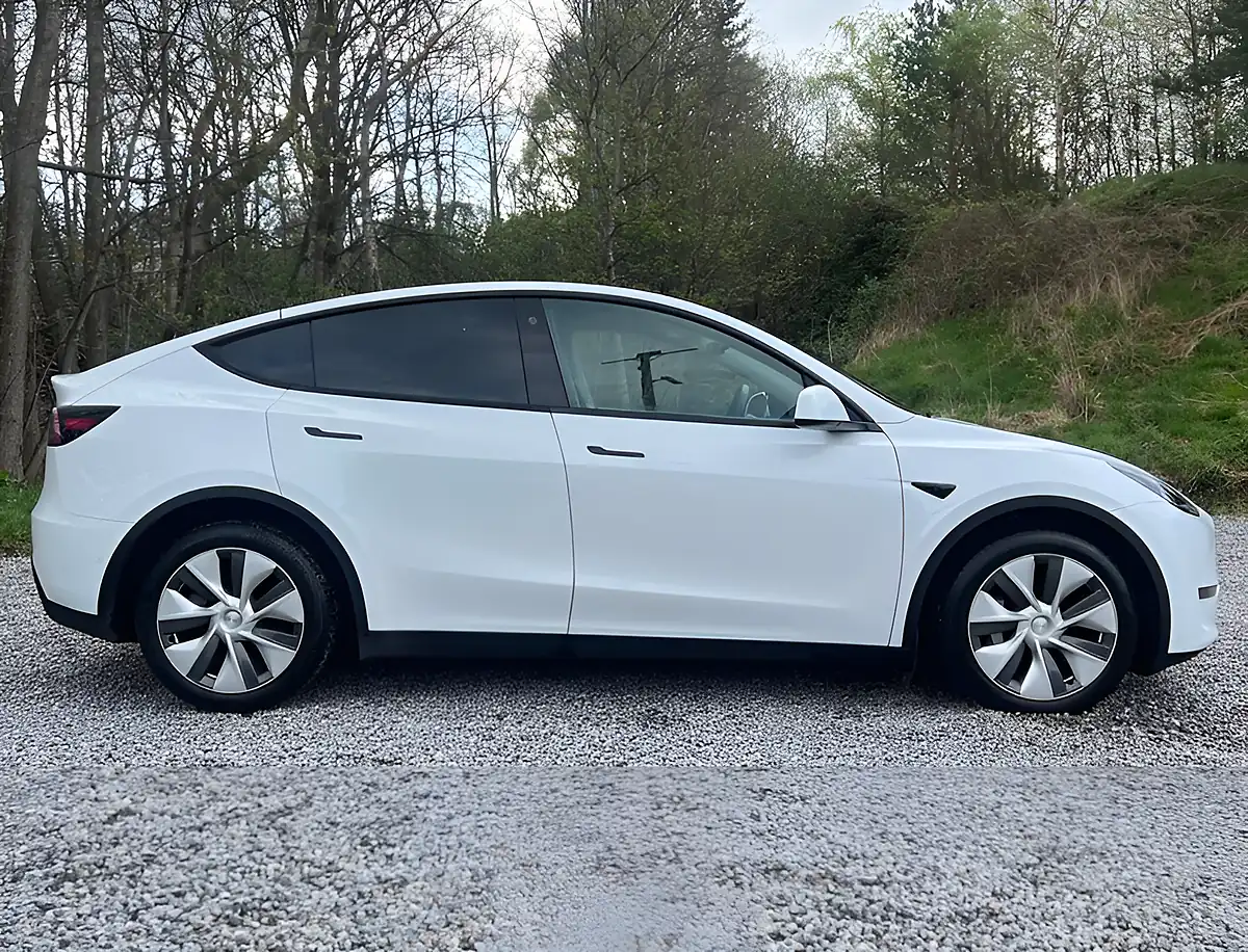 Used 2022 Tesla Model Y Long Range Pearl White - Interior and Exterior details 2