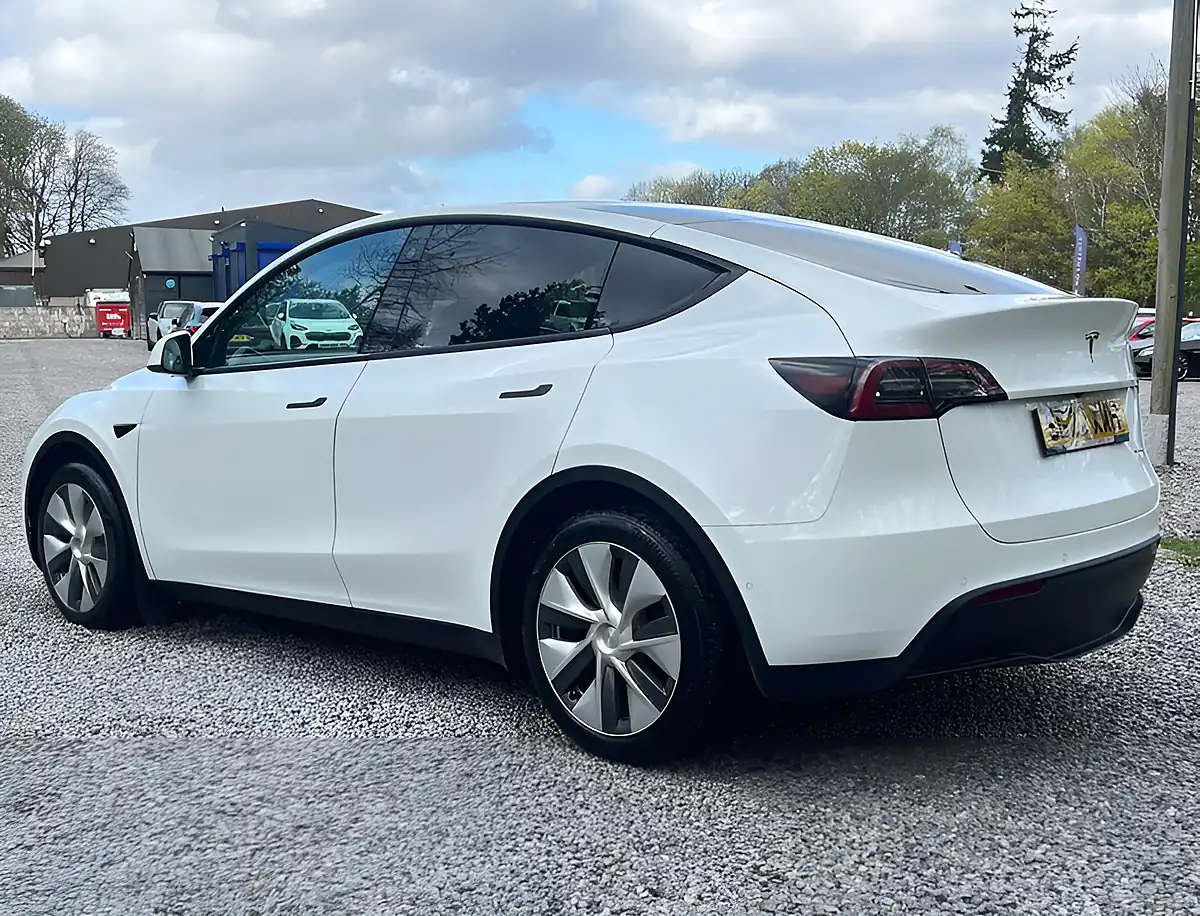 Used 2022 Tesla Model Y Long Range Pearl White - Interior and Exterior details 5