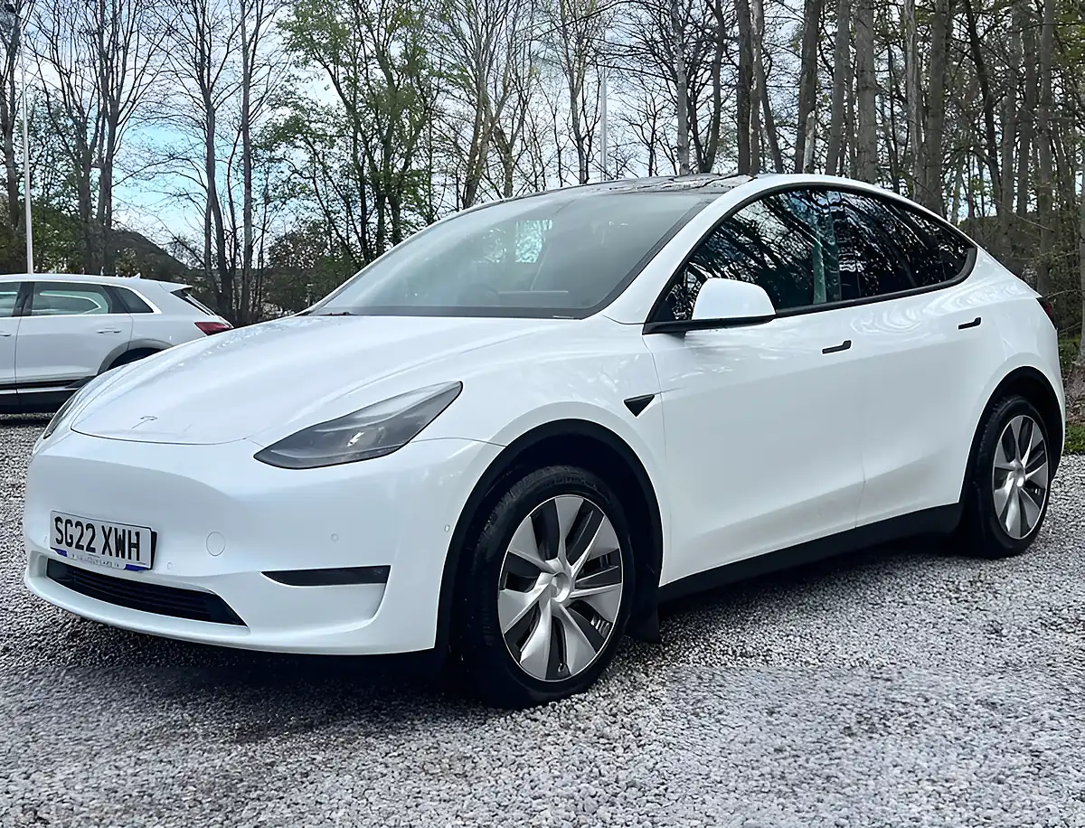 Used 2022 Tesla Model Y Long Range Pearl White - Interior and Exterior details 7