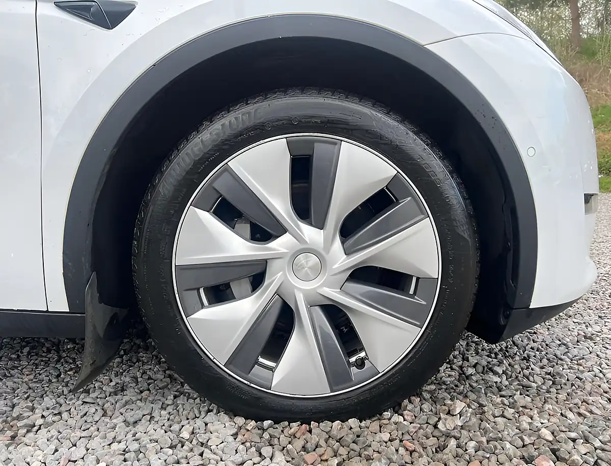 Used 2022 Tesla Model Y Long Range Pearl White - Interior and Exterior details 9