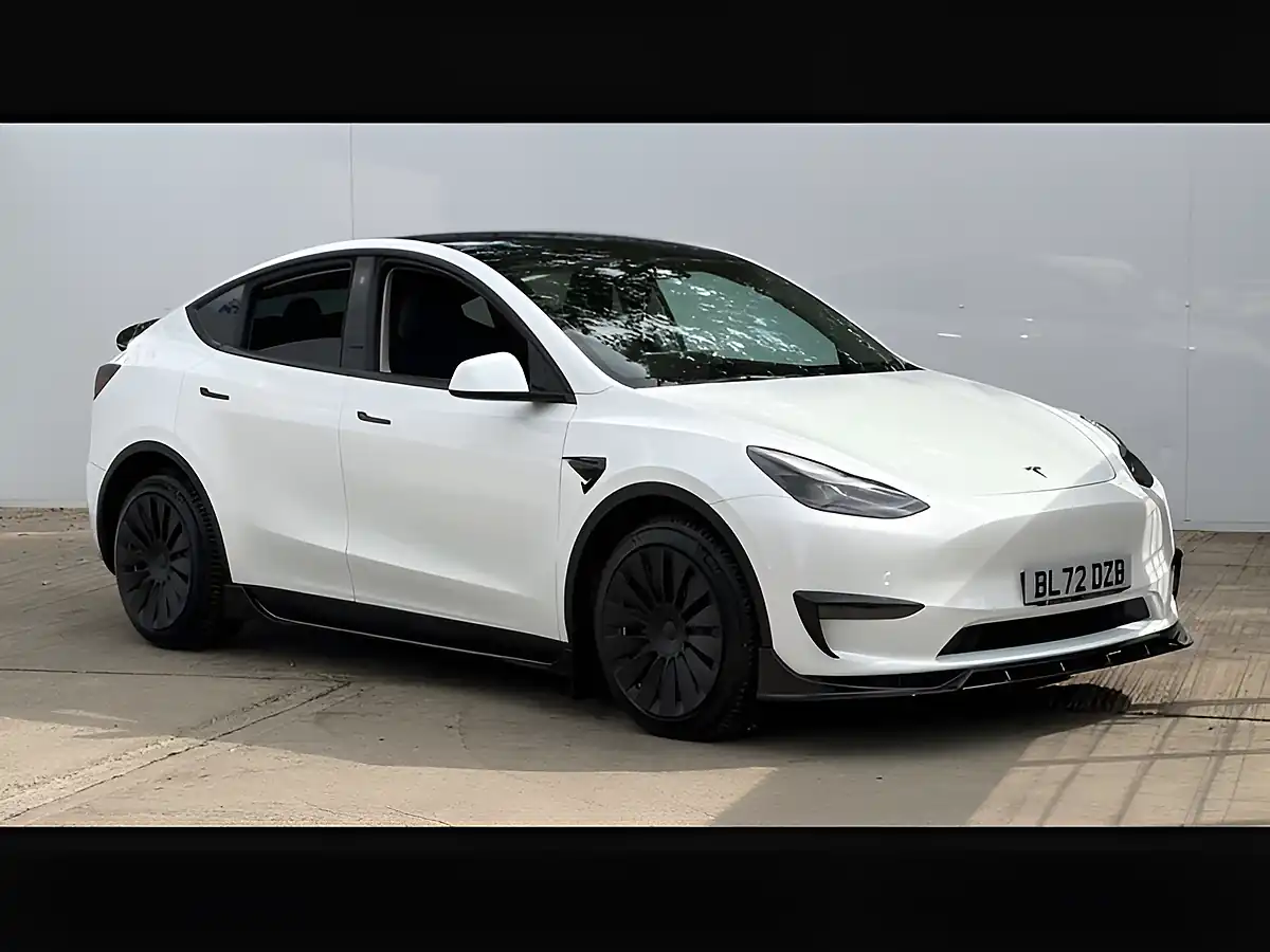 Used 2022 Tesla Model Y Long Range Pearl White - Front View