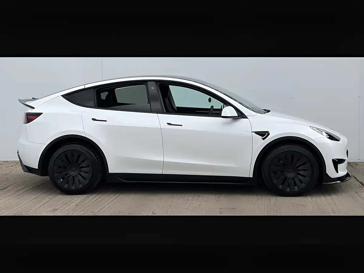 Used 2022 Tesla Model Y Long Range Pearl White - Interior and Exterior details 10