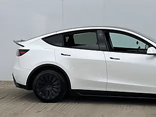 Used 2022 Tesla Model Y Long Range Pearl White - Interior and Exterior details 11