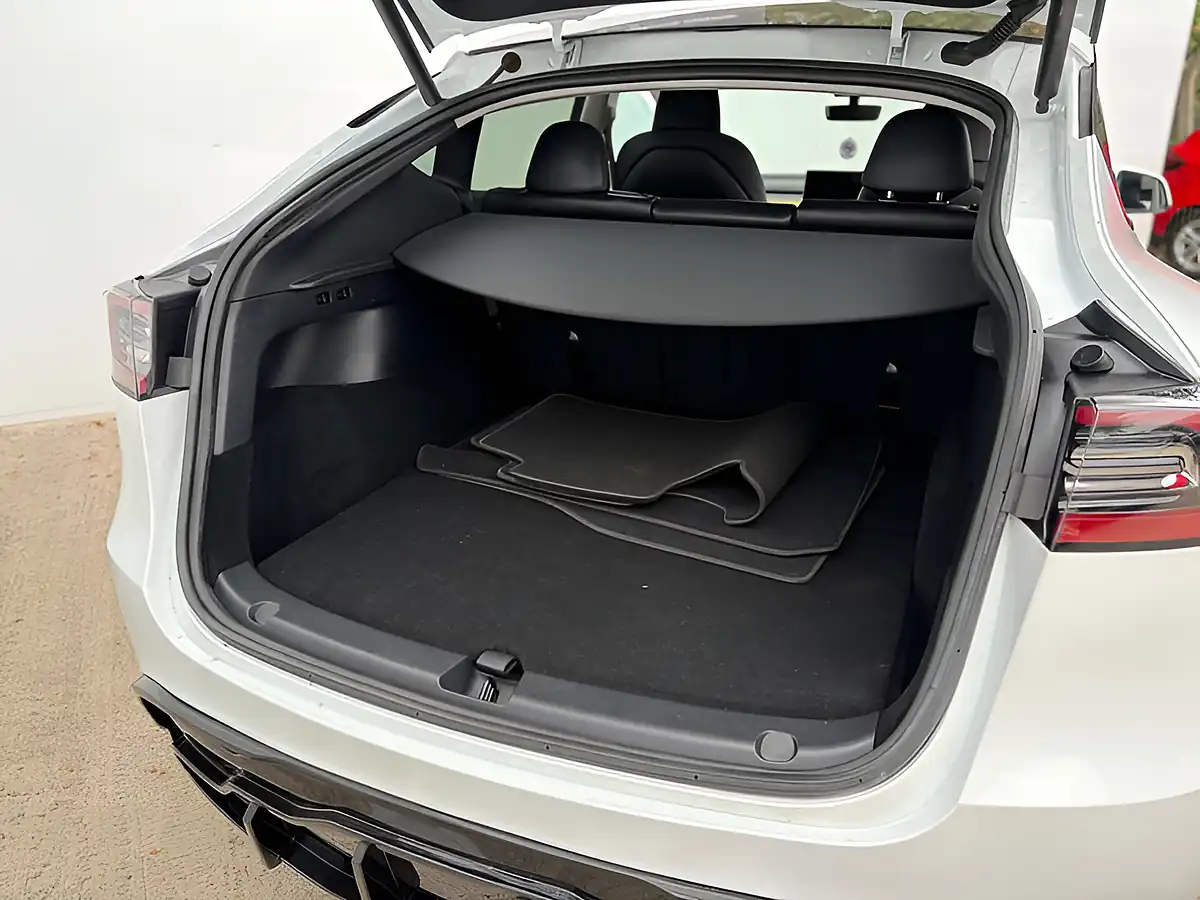 Used 2022 Tesla Model Y Long Range Pearl White - Interior and Exterior details 14