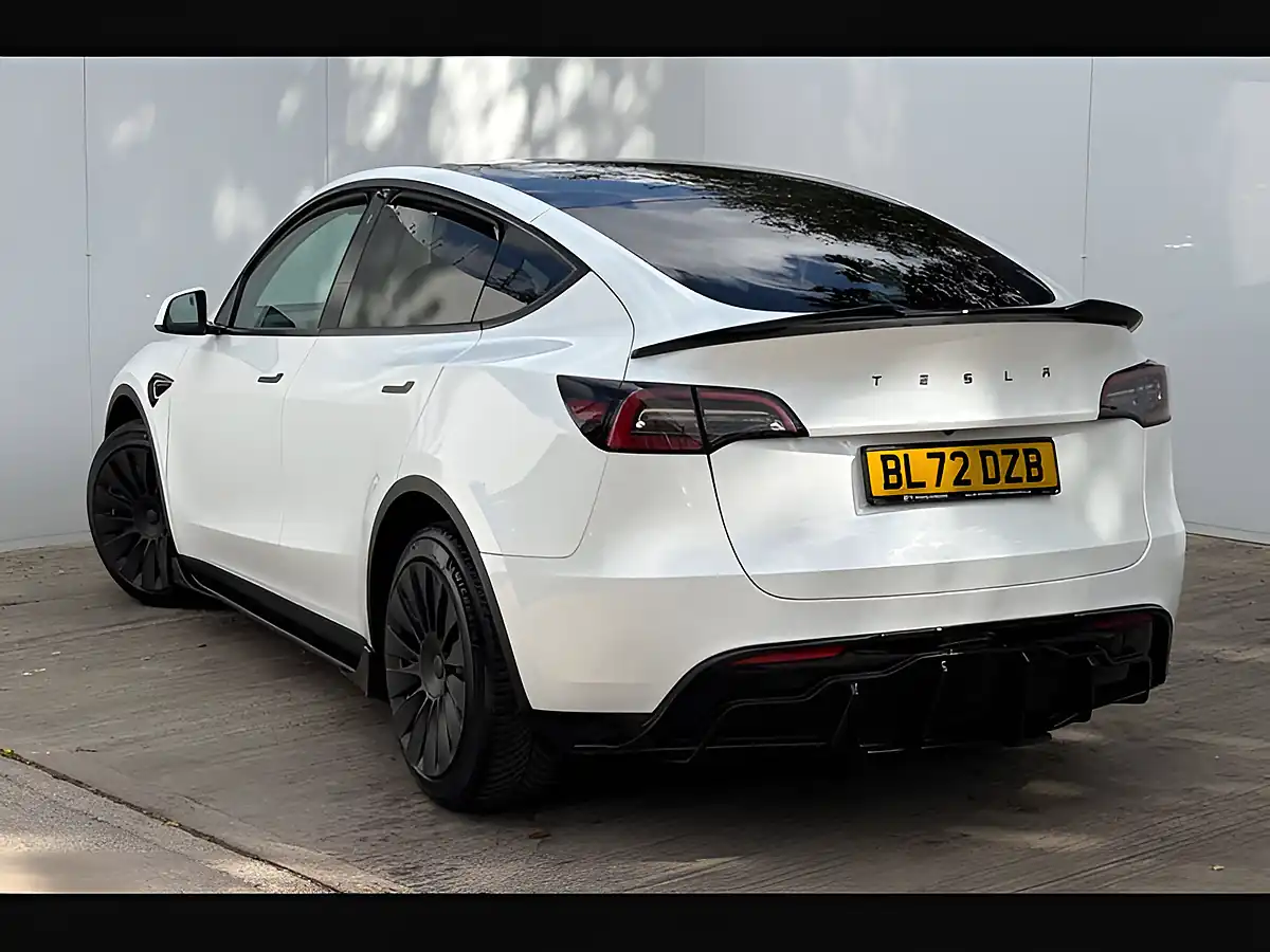 Used 2022 Tesla Model Y Long Range Pearl White - Interior and Exterior details 15