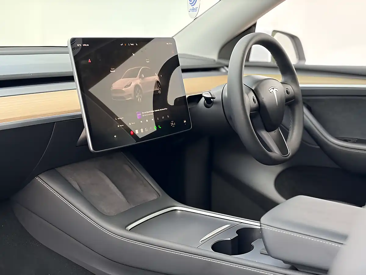 Used 2022 Tesla Model Y Long Range Pearl White - Interior and Exterior details 19