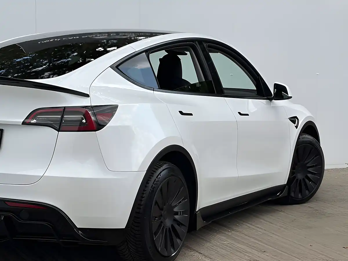 Used 2022 Tesla Model Y Long Range Pearl White - Interior and Exterior details 20