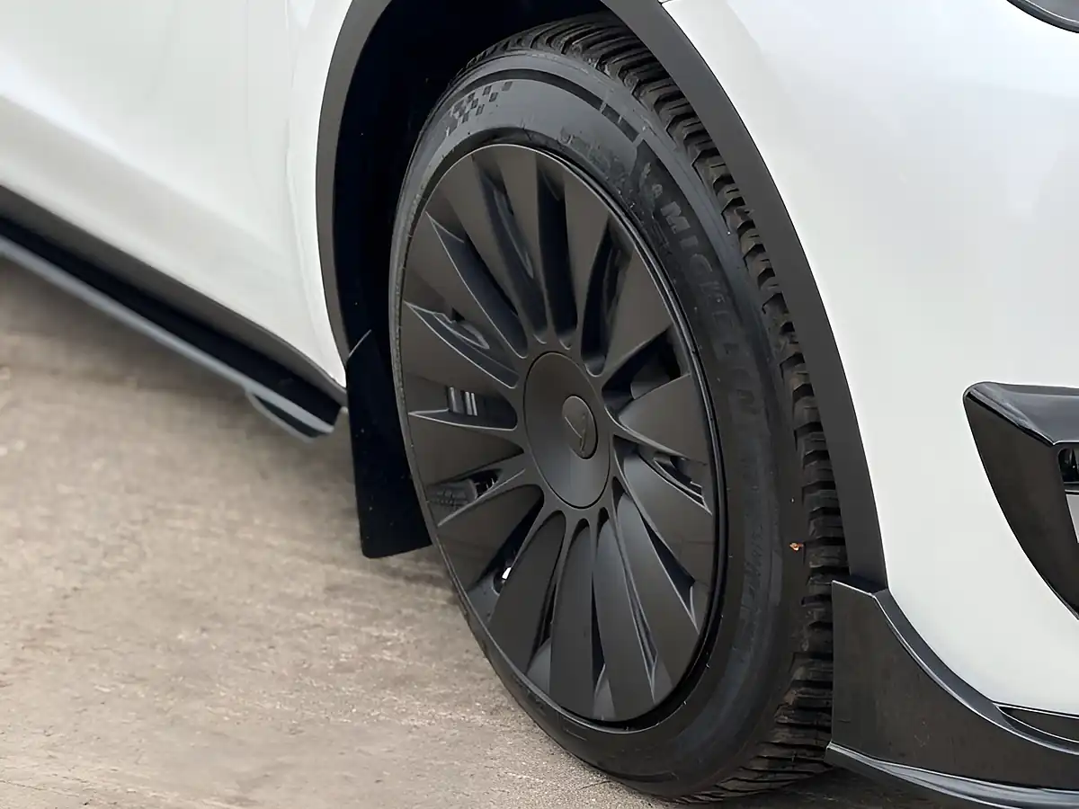 Used 2022 Tesla Model Y Long Range Pearl White - Interior and Exterior details 6