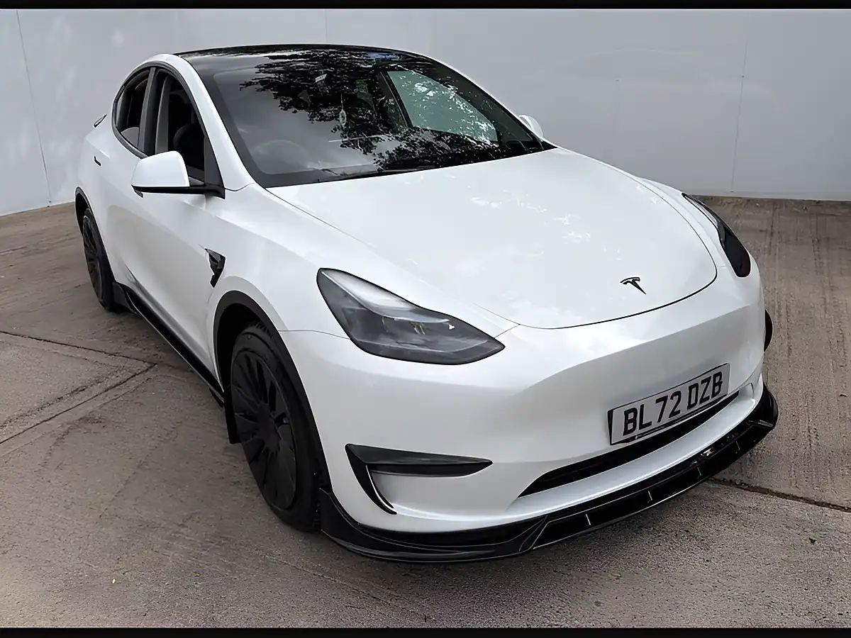 Used 2022 Tesla Model Y Long Range Pearl White - Interior and Exterior details 7