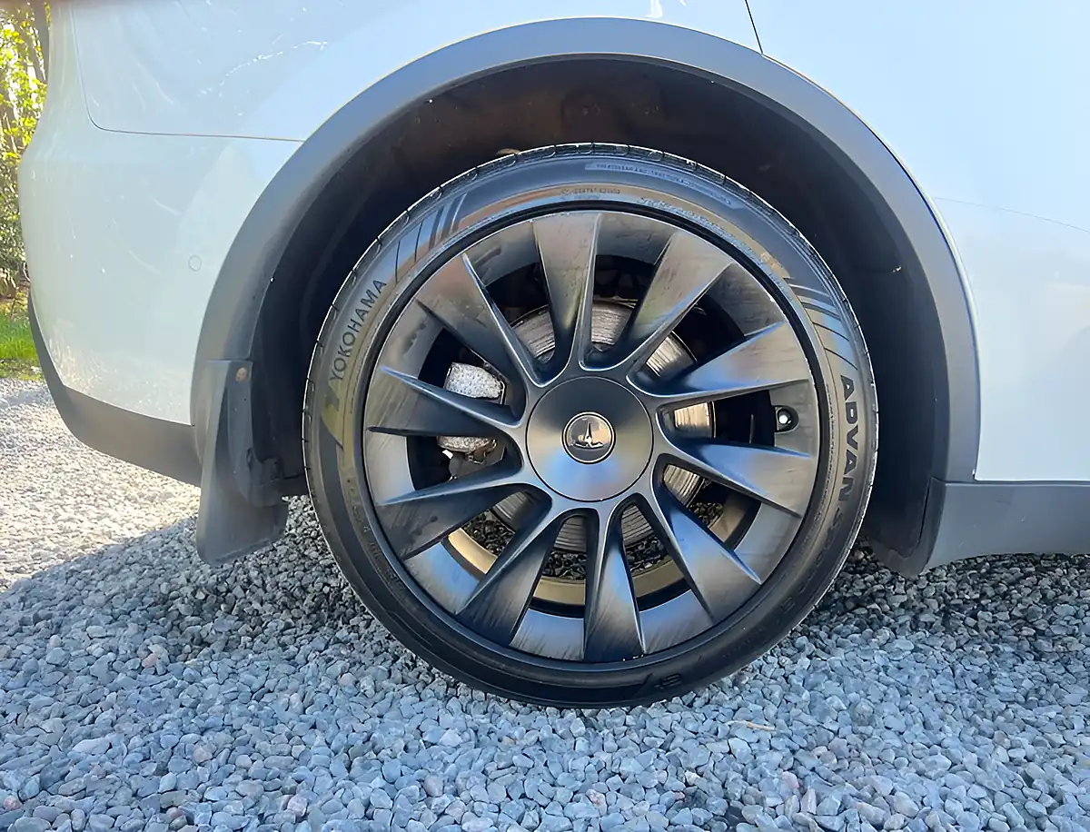 Used 2022 Tesla Model Y Long Range Pearl White - Interior and Exterior details 10