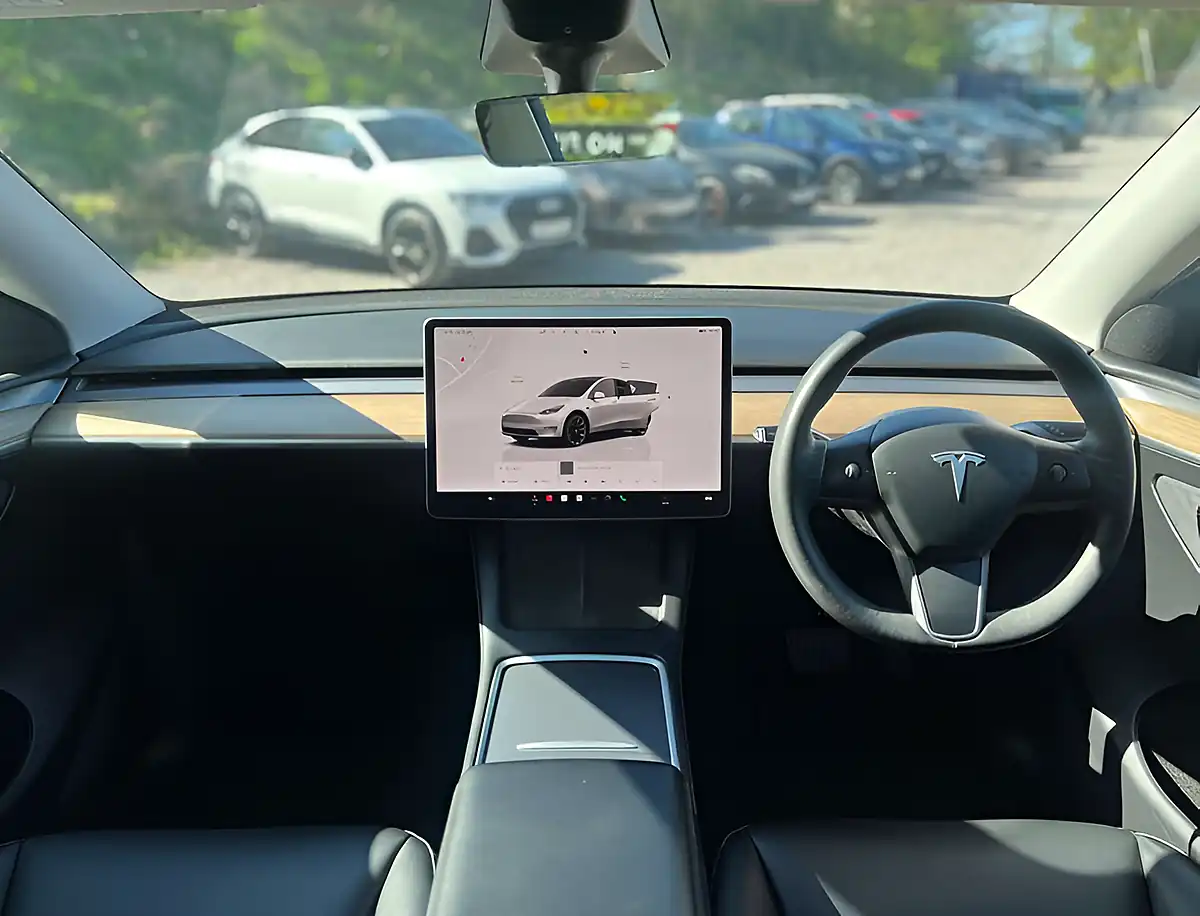 Used 2022 Tesla Model Y Long Range Pearl White - Interior and Exterior details 11