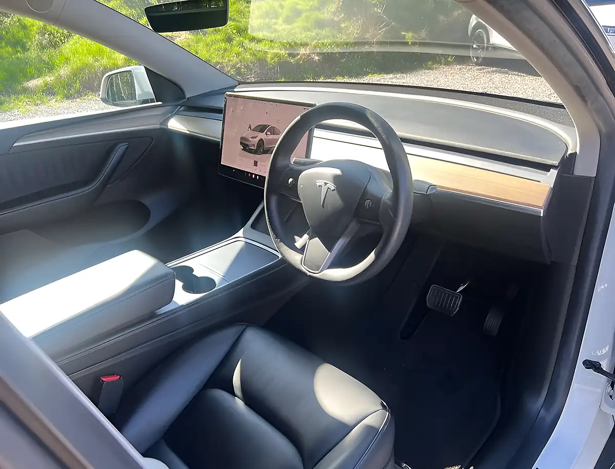 Used 2022 Tesla Model Y Long Range Pearl White - Interior and Exterior details 12
