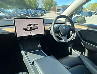 Used 2022 Tesla Model Y Long Range Pearl White - Interior and Exterior details 15