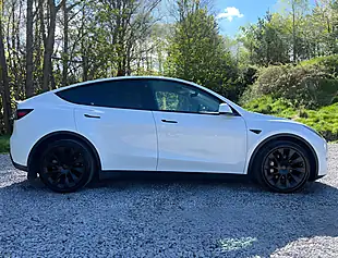 Used 2022 Tesla Model Y Long Range Pearl White - Interior and Exterior details 2