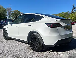 Used 2022 Tesla Model Y Long Range Pearl White - Interior and Exterior details 5