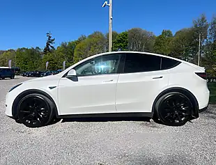 Used 2022 Tesla Model Y Long Range Pearl White - Interior and Exterior details 6
