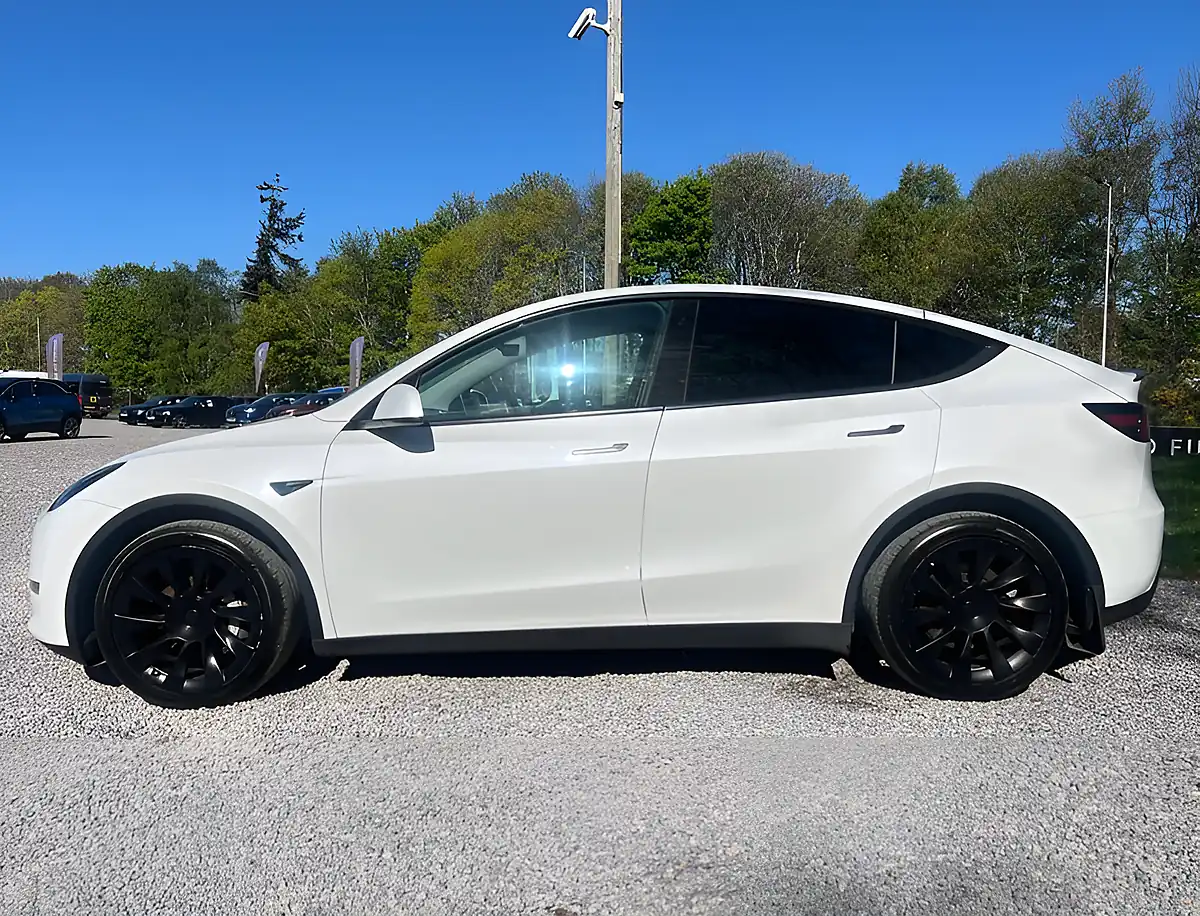 Used 2022 Tesla Model Y Long Range Pearl White - Interior and Exterior details 6