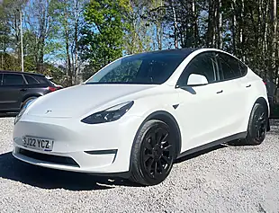Used 2022 Tesla Model Y Long Range Pearl White - Interior and Exterior details 7