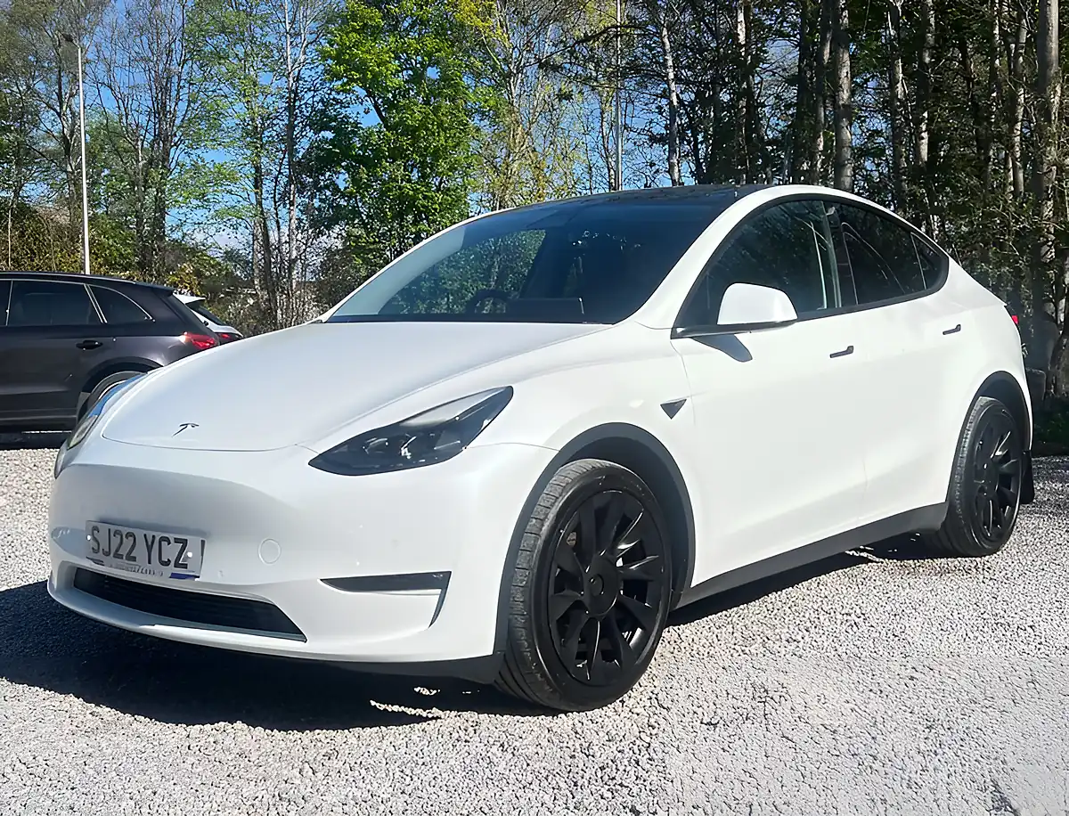 Used 2022 Tesla Model Y Long Range Pearl White - Interior and Exterior details 7