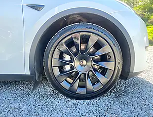 Used 2022 Tesla Model Y Long Range Pearl White - Interior and Exterior details 9