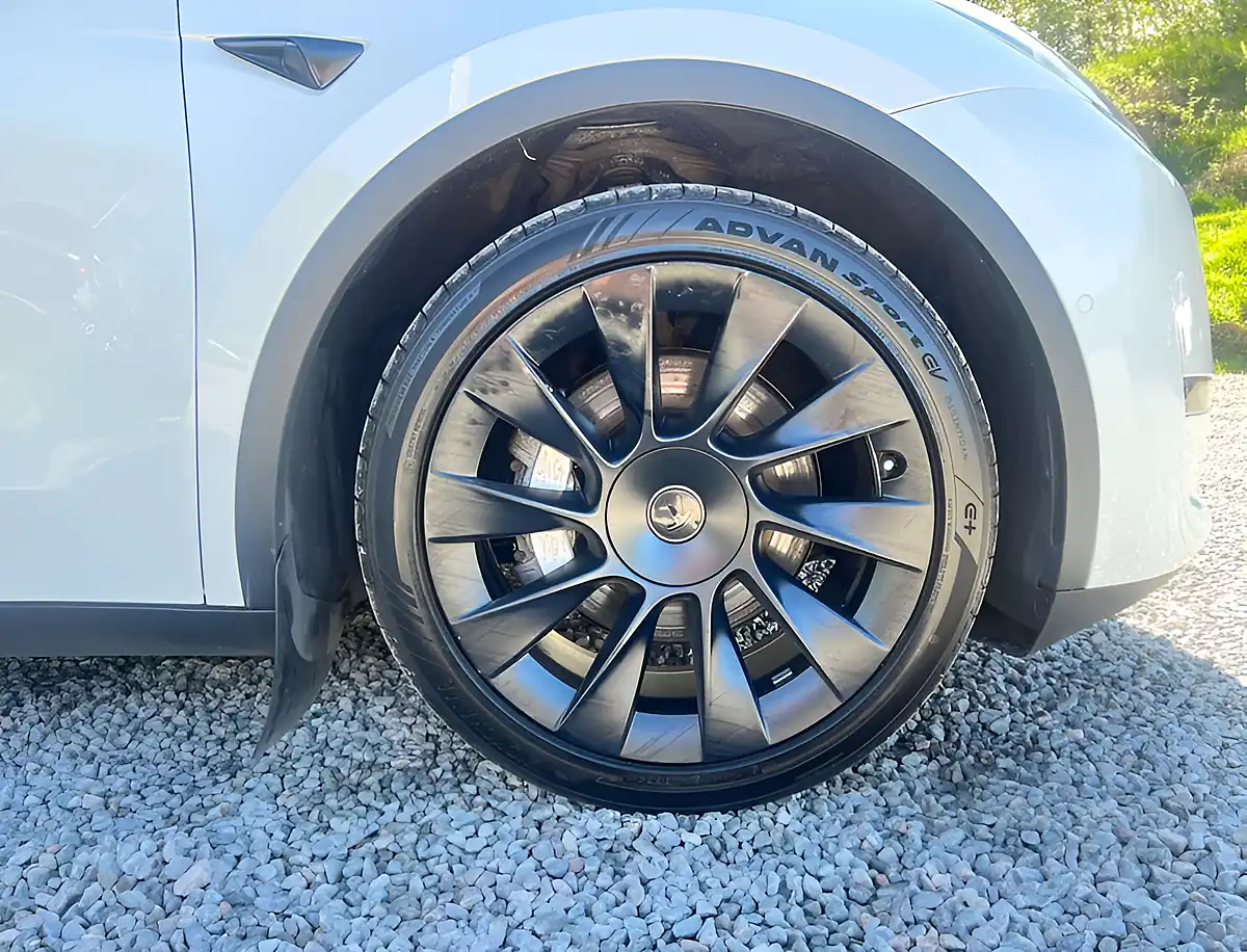 Used 2022 Tesla Model Y Long Range Pearl White - Interior and Exterior details 9