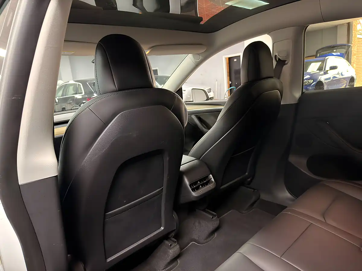 Used 2022 Tesla Model Y Long Range Pearl White - Interior and Exterior details 11