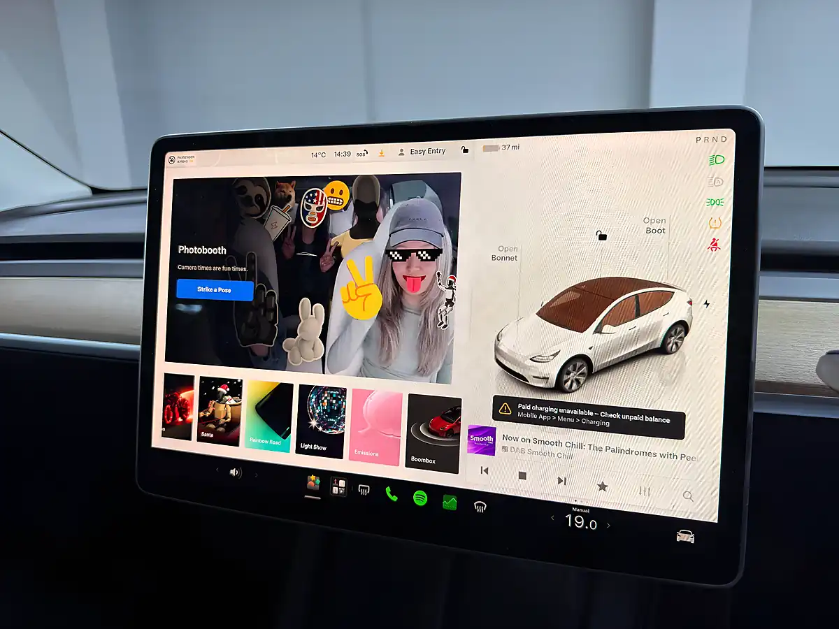 Used 2022 Tesla Model Y Long Range Pearl White - Interior and Exterior details 16