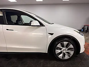 Used 2022 Tesla Model Y Long Range Pearl White - Interior and Exterior details 5