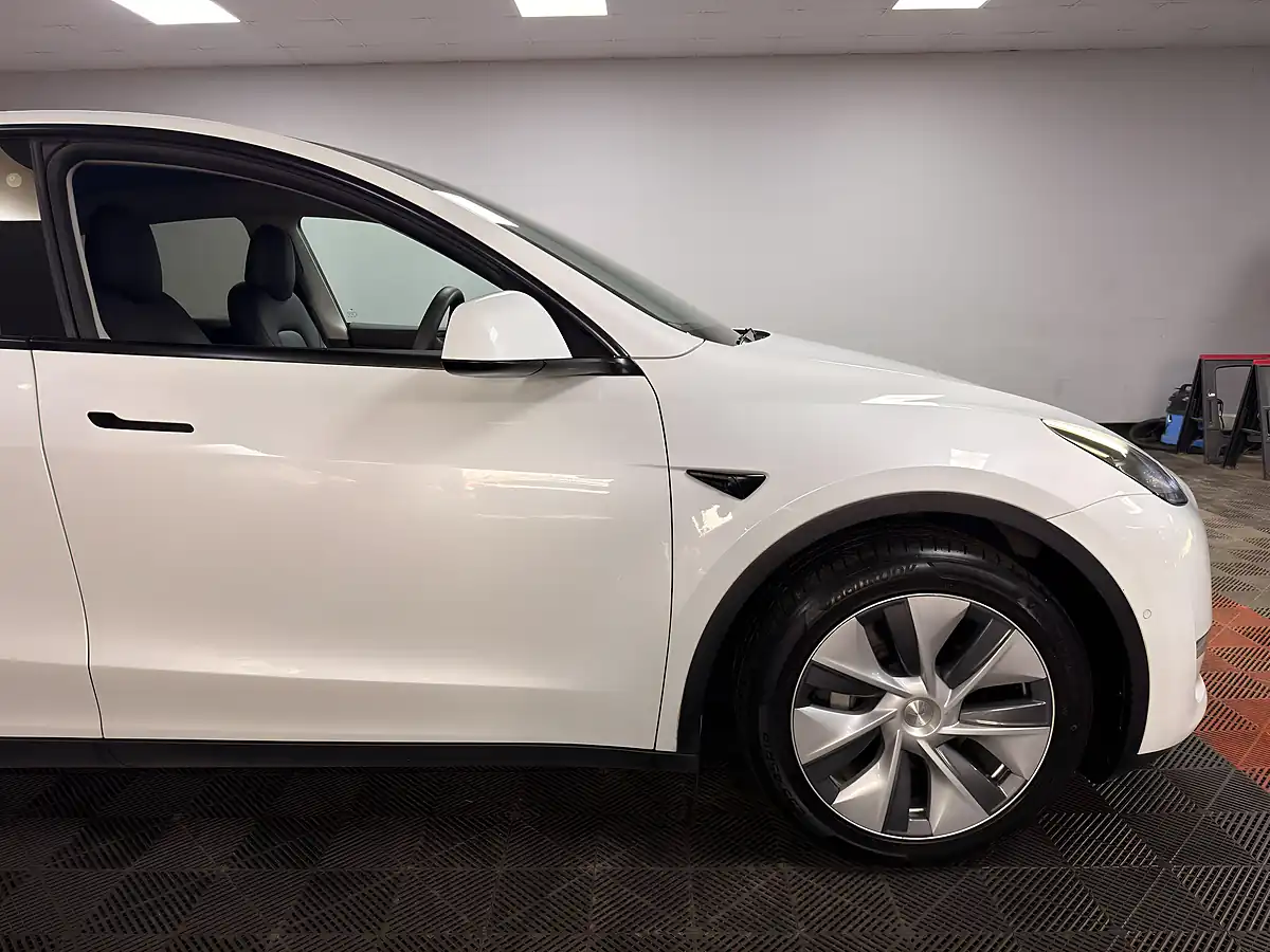Used 2022 Tesla Model Y Long Range Pearl White - Interior and Exterior details 5