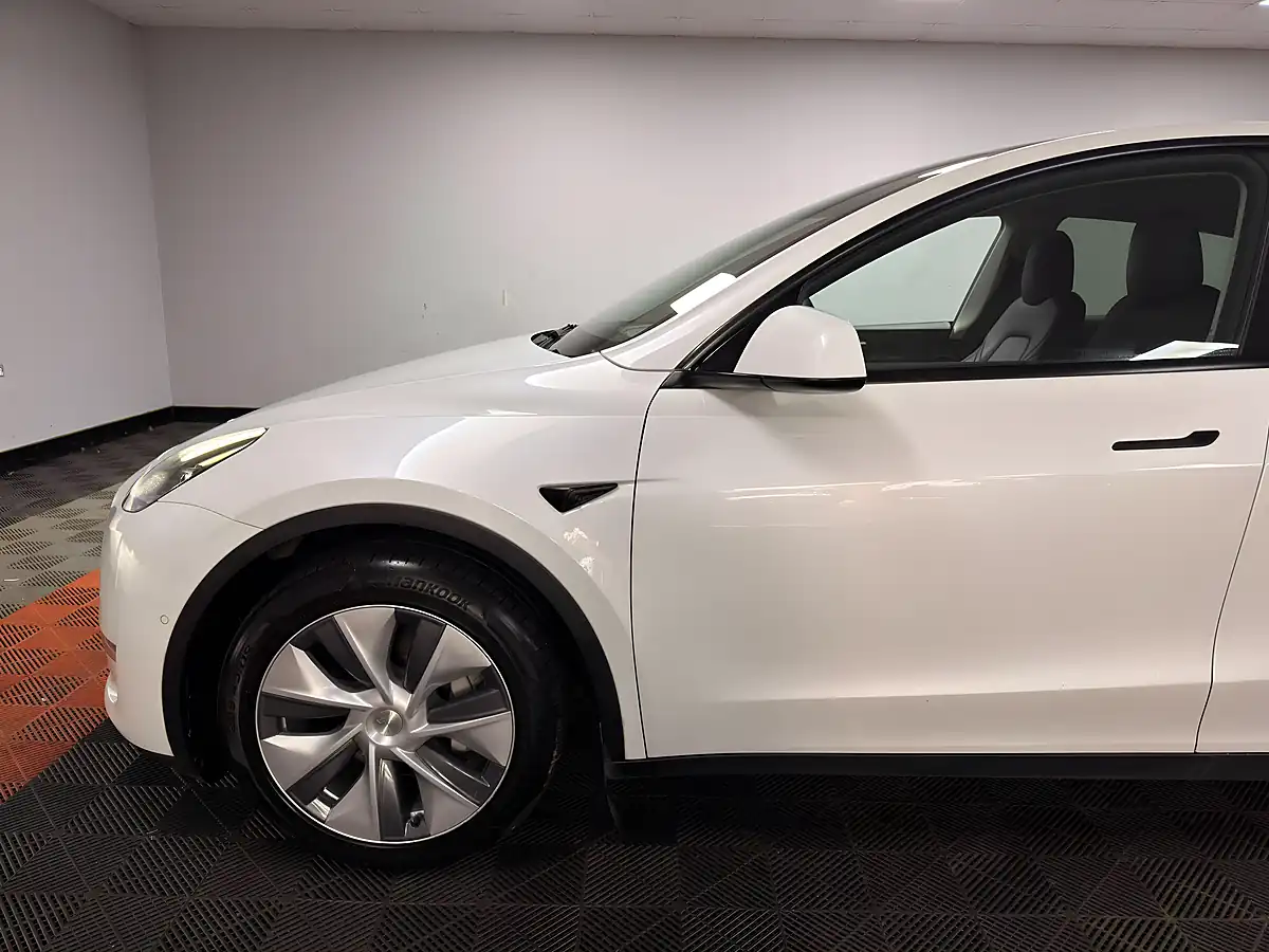 Used 2022 Tesla Model Y Long Range Pearl White - Interior and Exterior details 9