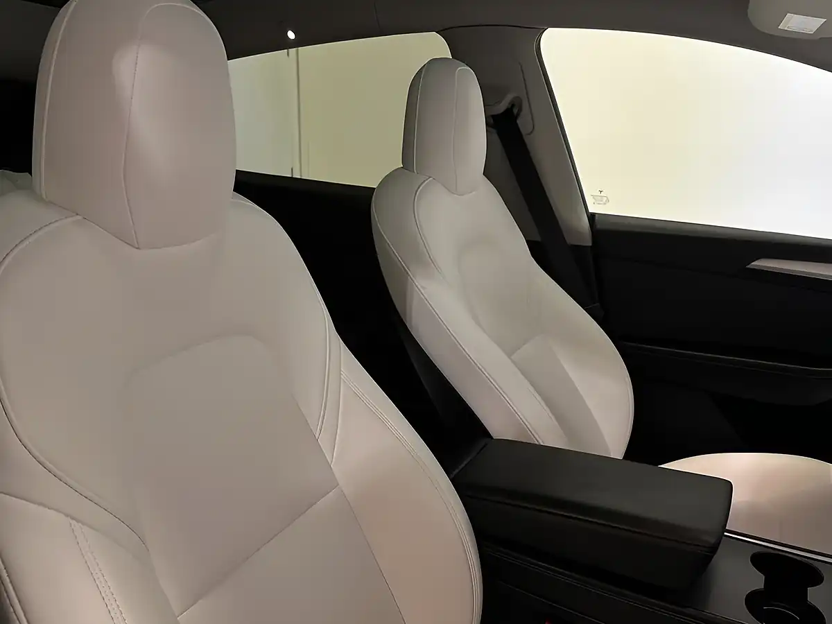 Used 2022 Tesla Model Y Long Range Red - Interior and Exterior details 17