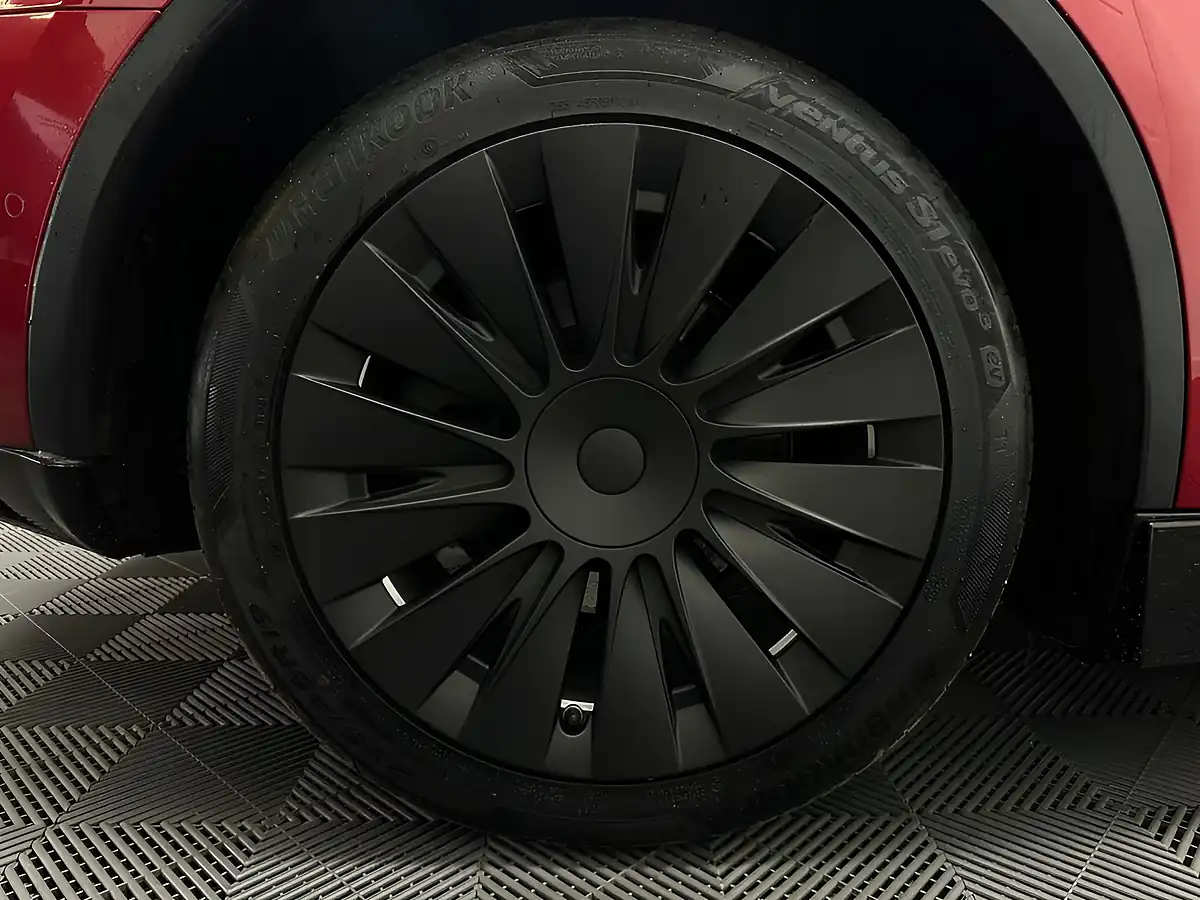 Used 2022 Tesla Model Y Long Range Red - Interior and Exterior details 20
