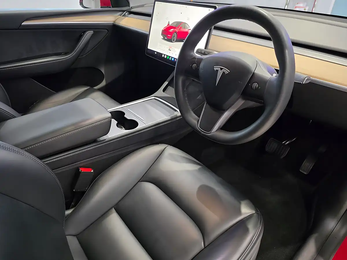 Used 2022 Tesla Model Y Long Range Red - Interior and Exterior details 10