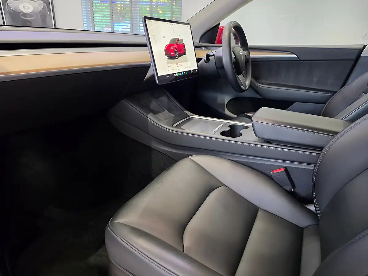 Used 2022 Tesla Model Y Long Range Red - Interior and Exterior details 16