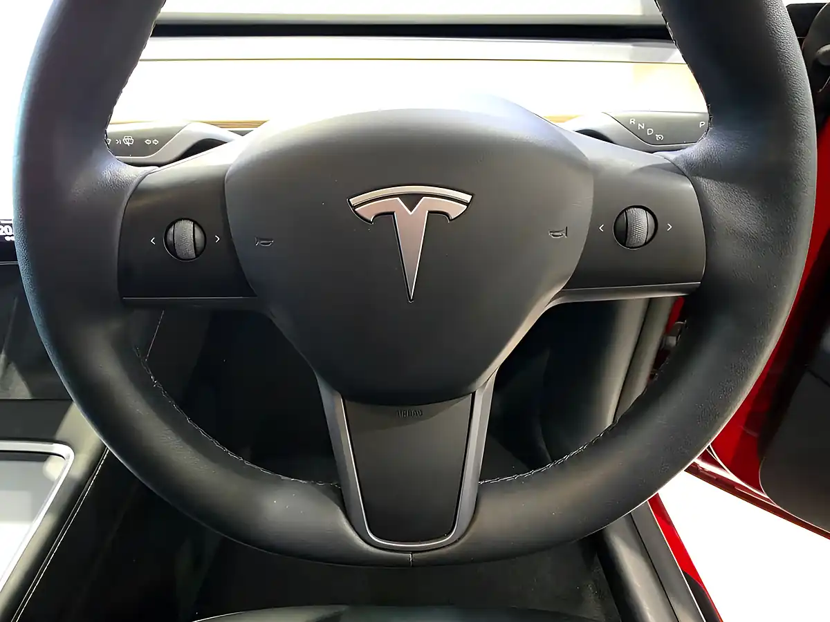 Used 2022 Tesla Model Y Long Range Red - Interior and Exterior details 17