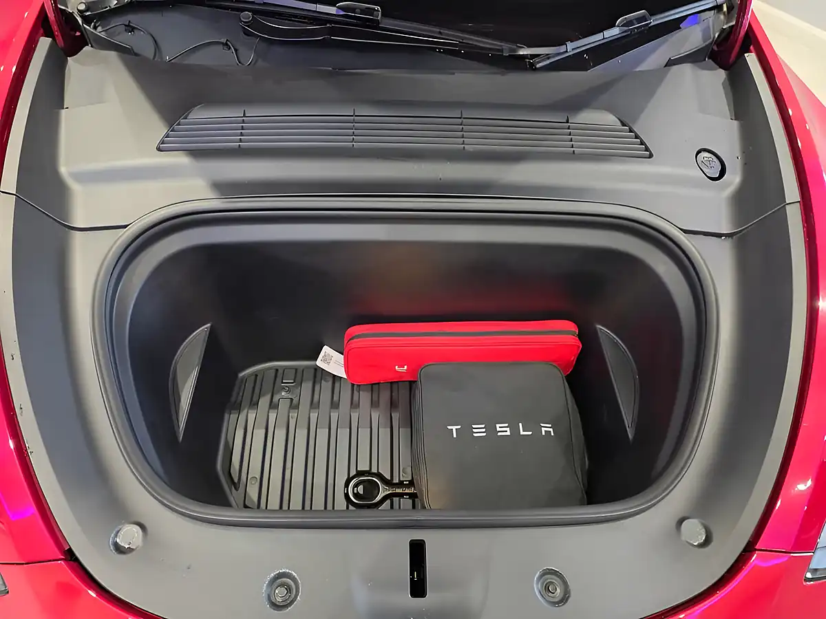 Used 2022 Tesla Model Y Long Range Red - Interior and Exterior details 18