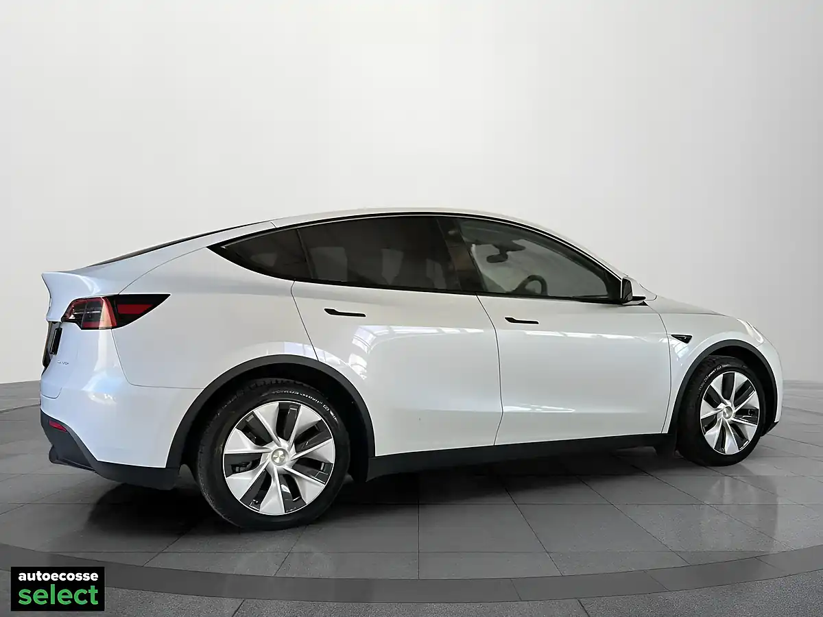 Used 2022 Tesla Model Y Long Range White - Interior and Exterior details 10