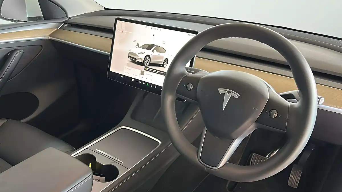 Used 2022 Tesla Model Y Long Range White - Interior and Exterior details 12