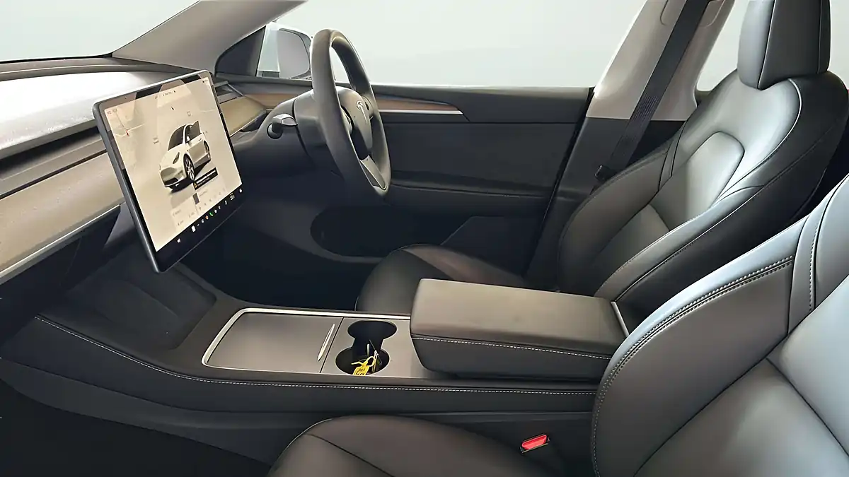 Used 2022 Tesla Model Y Long Range White - Interior and Exterior details 15