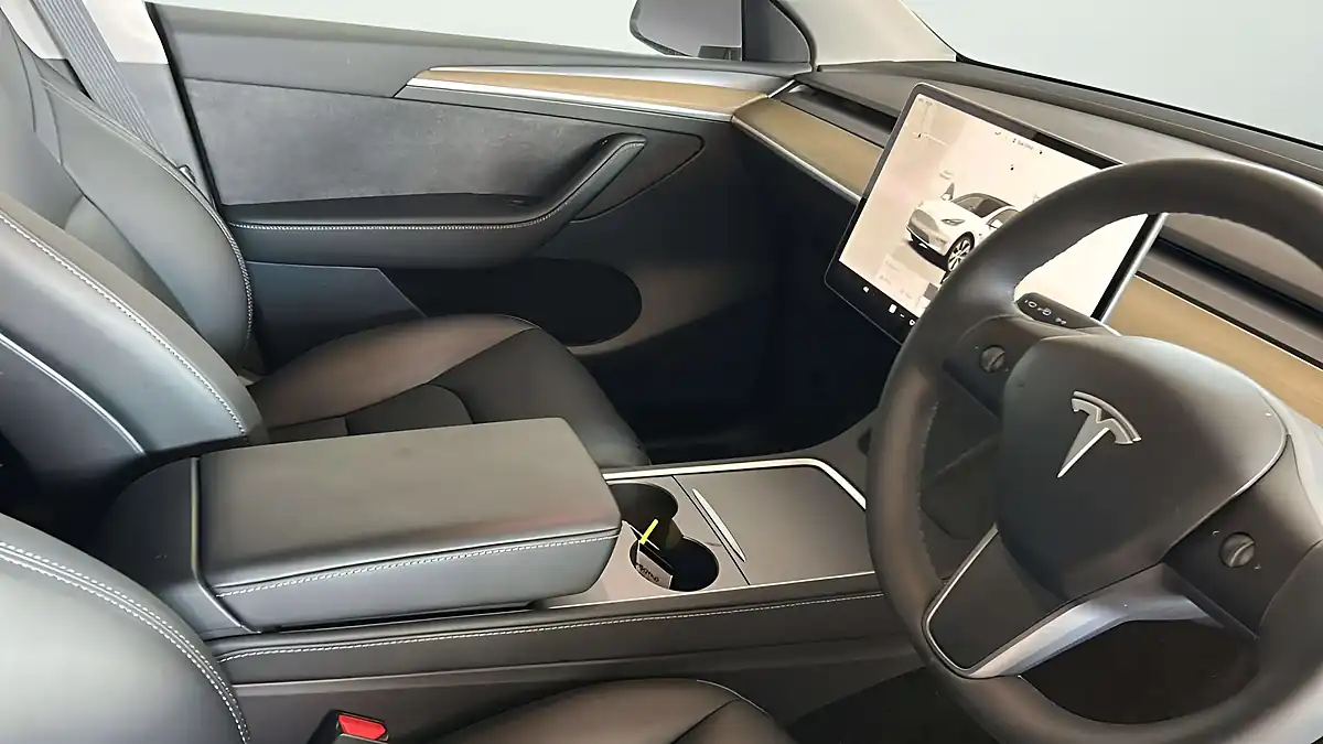 Used 2022 Tesla Model Y Long Range White - Interior and Exterior details 16