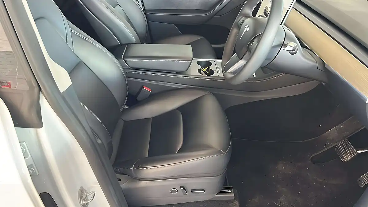 Used 2022 Tesla Model Y Long Range White - Interior and Exterior details 17