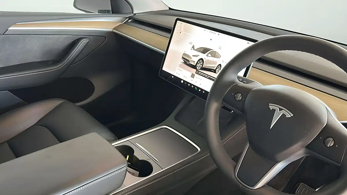Used 2022 Tesla Model Y Long Range White - Interior and Exterior details 19