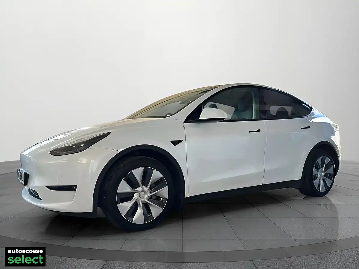 Used 2022 Tesla Model Y Long Range White - Interior and Exterior details 4