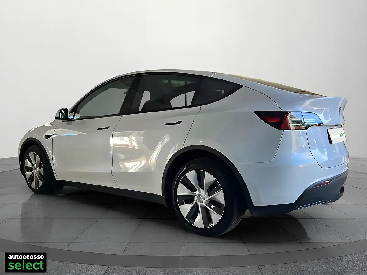 Used 2022 Tesla Model Y Long Range White - Interior and Exterior details 5
