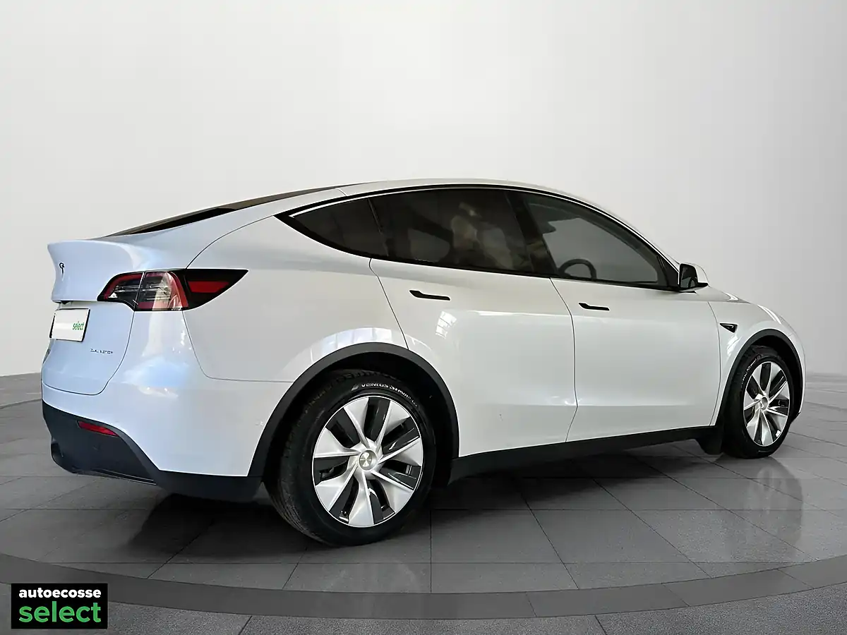 Used 2022 Tesla Model Y Long Range White - Interior and Exterior details 9
